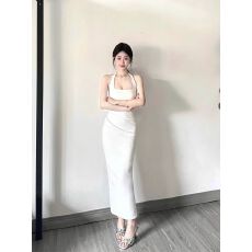 批发法式方领白色挂脖<b class='q'>吊带</b>连衣裙子<b class='q'>女</b>收腰气质高级感修身度假长裙<b class='q'>夏</b>季