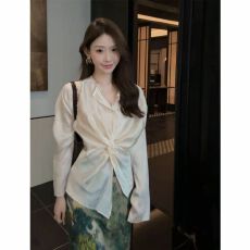 批发原版面料 夏季韩系设计感扭结衬衫+油画鱼尾半身裙两件<b class='q'>套装</b>女宽松