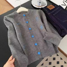 批发韩系灰色刺绣<b class='q'>针织</b>开衫长袖女早秋季高级感显短款宽松毛衣外套上衣