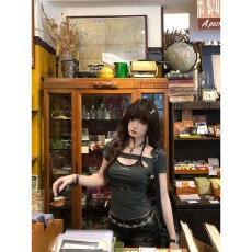 批发辣妹<b class='q'>蕾丝</b>拼接印花镂空正肩短袖<b class='q'>T</b><b class='q'>恤</b>女设计感短款绝美假两件上衣女