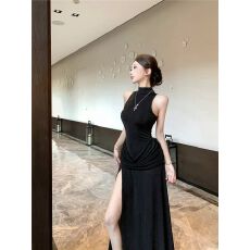 批发女人味名媛2026新款无袖背心<b class='q'>包臀</b>连衣裙褶皱收腰显瘦开衩长款礼服