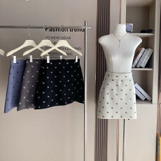 批发少女琦梦！约会bi备的蝴蝶结刺绣A字半身裙