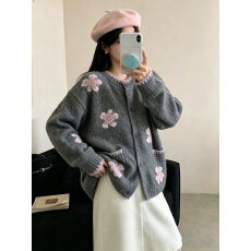 批发实拍<b class='q'>胖妹妹</b> 大版型宽松开衫毛衣外套慵懒风花朵口袋开衫毛衣