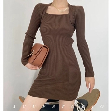 批发针织<b class='q'>连衣裙</b>2025秋冬<b class='q'>欧美</b>ins辣妹高级感收腰修身短款长袖裙子
