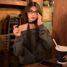 批发高级感小众一字肩宽松针织衫女春秋季2025新款毛衣慵懒风斜肩上衣