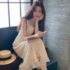 批发2026夏季新款独特绝美度假风长裙法式<b class='q'>白色</b>蕾丝背心方口领<b class='q'>连衣裙</b>女