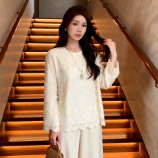 批发2026春秋中式珠系斜扣蕾丝圆领长袖衬衫女高级质感<b class='q'>孕妇装</b>宽松上衣