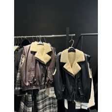 批发主儿2025秋冬新款皮毛一体翻领短款<b class='q'>马甲</b>女休闲羊羔毛宽松百搭外套