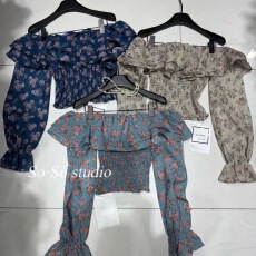 批发法式浪漫风一字肩荷叶边碎花衬衫女早春修身喇叭袖减龄百搭小上衣