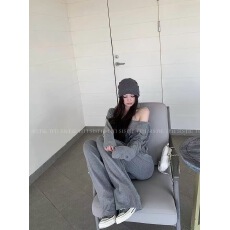 批发titi小姐姐【慵懒纸片人】针织套装女春季斜肩上衣直筒长裤两件套