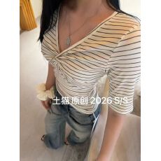 批发十三行2026春新款韩版气质交叉V领条纹半袖T恤女修身短款T恤女