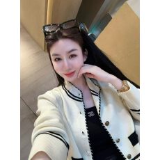 批发2026秋冬重磅小香风黑白撞色条纹立领毛衣外套浮雕金扣针织开衫女