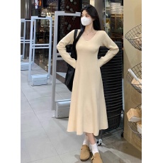 韩国长袖大裙摆V领毛衣针织连衣裙女秋冬宽松遮肚显瘦内搭打底裙