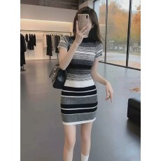 批发复古条纹短袖针织<b class='q'>连衣裙</b>女夏季收腰显瘦设计感小众高级感包臀短裙