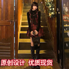 批发圣诞红色格子吊带连衣<b class='q'>裙</b>韩系一整套深冬穿搭氛围感小香风礼服套装