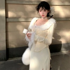 批发【蔓雪芊】纯欲风甜美毛毛拼接设计感修身上衣显瘦半身裙<b class='q'>两件</b>套装