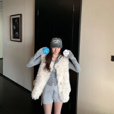 批发2025秋冬新款托卡欧尼马甲仿皮草外套女皮毛一体短款羊羔毛绒背心