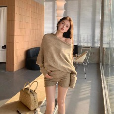 批发纯色韩系套装女秋冬新款宽松斜肩长袖套头毛衣高腰显瘦短裤两件套