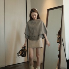 批发千<b class='q'>金</b>小斗篷秋冬温柔贵气设计感灰咖色毛衣女