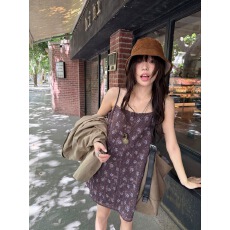 批发紫色碎花<b class='q'>吊带</b>裙2025秋季新款法式少女无袖内搭背心连衣短裙