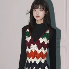 批发新年a字吊带<b class='q'>连衣裙</b>针织新款中长款开叉多巴胺小众条纹遮肉显瘦裙