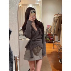 批发套装<b class='q'>女</b>2025秋季韩系减龄设计感绑带长袖针织毛衣上衣半身裙两件套