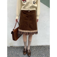 批发木木淘屋拼波点荷叶边织带半身裙女2025秋冬新款复古灯芯绒中裙子