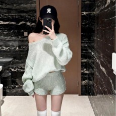 批发慵懒软糯蝙蝠袖斜肩毛衣针织衫女秋季温柔套装休闲直筒短裤两件套