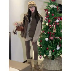 批发<b class='q'>韩版</b>宽松时尚咖色马甲背心女秋冬款慵懒百搭针织毛衣休闲显瘦长裤