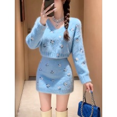 批发今年流行的秋冬季V领针织套装女新款精致花朵毛衣半身短裙两件套