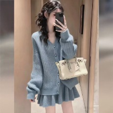 批发巨好看一整套穿搭高级感灰色针织上衣+同色百褶短裙两件套装新款