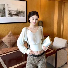 批发v领蝙蝠袖针织衫女早秋季法式收腰显瘦气质纯欲内搭打底长袖上衣