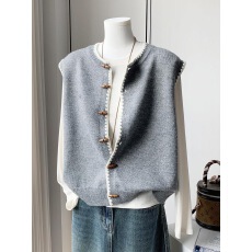 批发<b class='q'>女士</b>文艺纯色开衫毛线马甲秋冬宽松叠背心穿圆领牛角木扣针织马夹