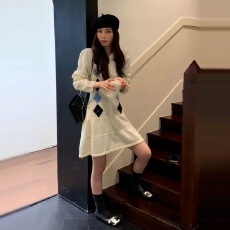 批发法式温柔风白色针织长袖<b class='q'>连衣裙</b>子女秋冬季2025新款巨好看大衣内搭