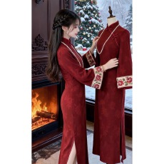 批发新中式复古红色提花盘扣改良旗袍<b class='q'>连衣裙</b>特别漂亮掐腰开叉长裙冬季