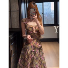 批发裙子女夏季新款法式格子<b class='q'>复古</b>格纹吊带连衣裙甜辣显瘦收腰气质<b class='q'>长裙</b>