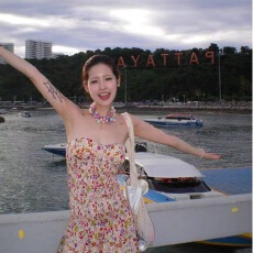 批发<b class='q'>夏</b>季度假风碎花抹胸连衣裙女小众打揽修身短裙潮