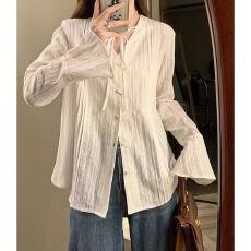 批发法式v领<b class='q'>设计</b>感防晒衬衫女甜美薄款开衫今年流行漂亮喇叭袖上衣夏