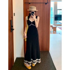 批发法式黑色蕾丝碎花吊带<b class='q'>连衣裙</b>女夏季海边度假裙高级感气质收腰长裙