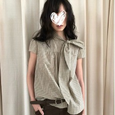 批发2026春季新款百搭立领系带格纹小飞袖上衣蝴蝶结短袖<b class='q'>衬衫</b>娃娃衫