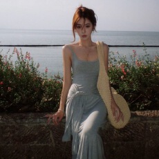 批发复古纯欲风辣妹吊带<b class='q'>连衣裙</b>女2026夏季新款气质高级感U领收腰长裙