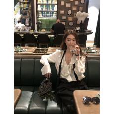 批发时尚百搭舒适米白色法式<b class='q'>衬衫</b><b class='q'>女款</b>2026年春季设计感荷叶边坠感上衣