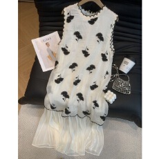 批发韩版温柔风刺绣无袖背心裙2026夏季新款<b class='q'>假两件</b>宽松显瘦度假仙女裙