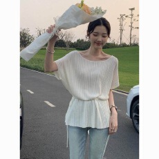 批发韩系慵懒风露肩短袖<b class='q'>针织衫</b><b class='q'>女</b>压褶收腰显瘦温柔风新款不规则上衣