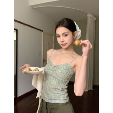 批发绿色V领碎花吊带背心女夏2026新款韩系修身短款显瘦外穿小上衣潮