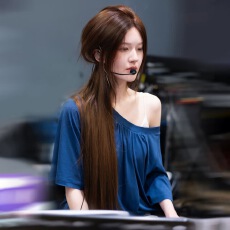 批发赵露思<b class='q'>明星</b>idol同款慵懒街头百搭斜肩T恤女 显瘦上衣夏