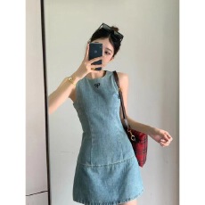 批发复古蓝色无袖背心<b class='q'>牛仔</b>连衣裙女夏季设计感小众修身显瘦气质包臀裙