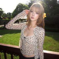 批发纯欲风爱心印花<b class='q'>两件套</b>甜美韩系吊带背心短款防晒开衫<b class='q'>长袖</b><b class='q'>两件套</b>女