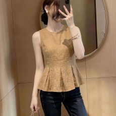 批发简约通勤圆领<b class='q'>胖</b><b class='q'>mm</b><b class='q'>收腰</b>无袖小衫2026夏季<b class='q'>大码</b>女装遮肉显瘦百搭衬衣