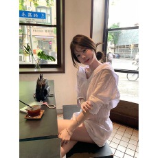 批发韩系巨好看白色短款外套女<b class='q'>春</b>秋季2026年新款高腰显瘦休闲短裤套装